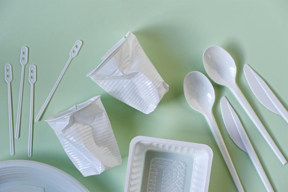 You are currently viewing England may end single-use of plastic plates, cups, and cutlery